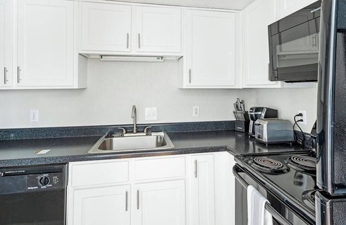 Hermitage Apartment | Landing at The Arbours of Hermitage - 2 Bedrooms in Downtown Hermitage
