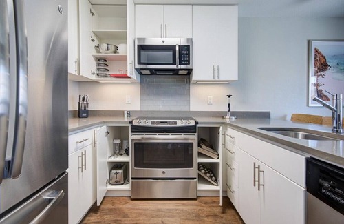 Foster City Apartment | Landing at The Lagoons - 2 Bedrooms in Downtown Foster City