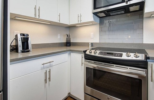 Foster City Apartment | Landing at The Lagoons - 2 Bedrooms in Downtown Foster City