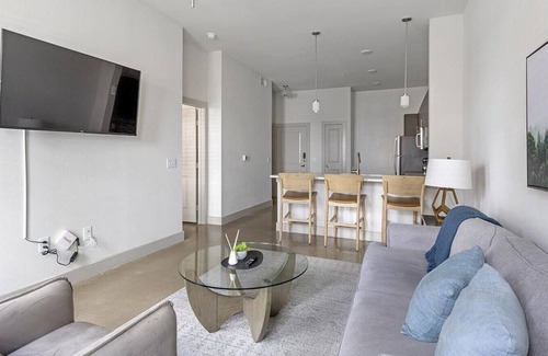 Vickery Meadow Apartment | Landing at The Mark at Midtown - 1 Bedroom in Northwest Dallas