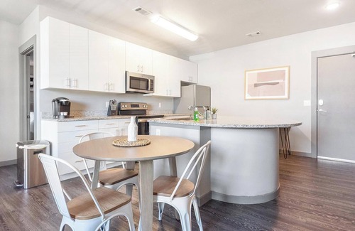University District Apartment | Landing at The Nine @ Memphis - 4 Bedrooms in U.