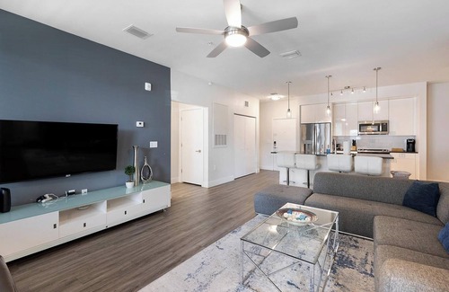 Port Tampa City Apartment | Landing at The Pointe on Westshore - 3 Bedrooms.