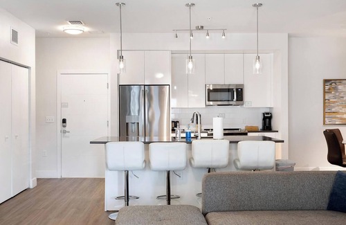 Port Tampa City Apartment | Landing at The Pointe on Westshore - 3 Bedrooms.