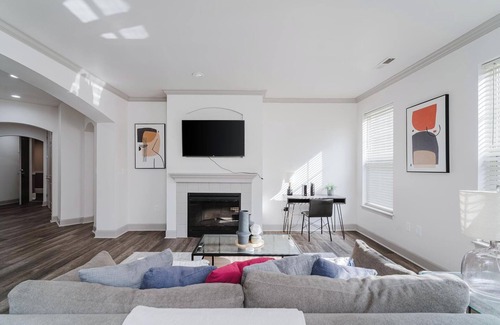 Corryville Apartment | Landing at The Village at Stetson Square - 2 Be.