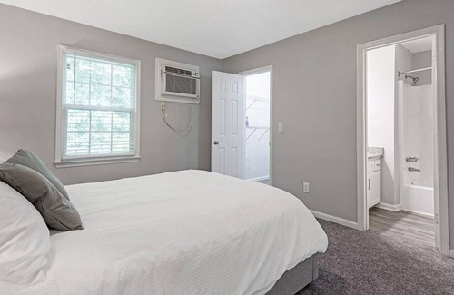 Greensboro Apartment | Landing at Timbercreek Apartments - 1 Bedroom in Downtown Greensboro