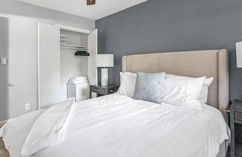 Winston - Salem Apartment | Landing at Townhomes at Little Creek - 1 Bedroom in Downtown Winston Salem