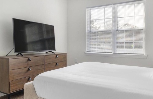 Holly Springs Apartment | Landing at Trellis Pointe - 2 Bedrooms in Downtown Holly Springs