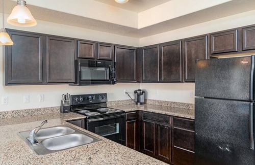 Pleasant Grove Apartment | Landing at Viewpointe - 2 Bedrooms in Downtown Pleasant Grove