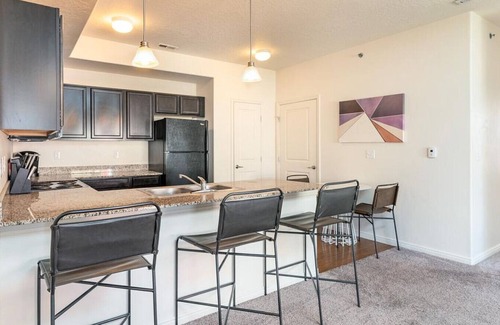 Pleasant Grove Apartment | Landing at Viewpointe - 2 Bedrooms in Downtown Pleasant Grove