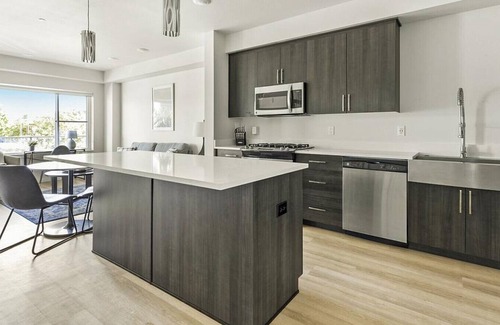 Hayden Island Apartment | Landing at Yacht Harbor Club - 1 Bedroom in Hayden Island Neighborhood Network