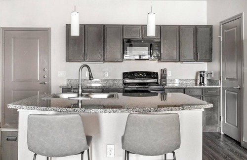 Fort Worth Apartment | Landing | Beautiful 1BD, Game Room, Rooftop Lounge