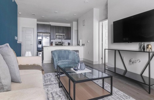 Austin Apartment | Landing | Beautiful 1BD, Gym, Pool