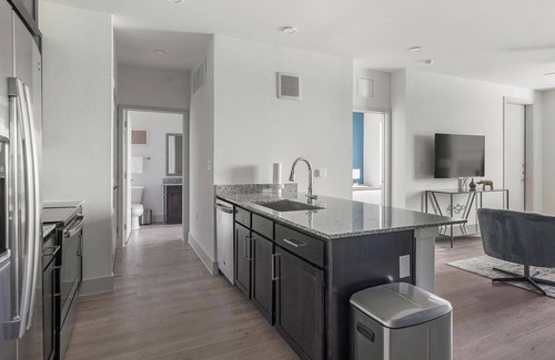 Austin Apartment | Landing | Beautiful 1BD, Gym, Pool