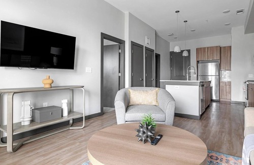 Buda Apartment | Landing | Beautiful 1BD in Brooks Crossing