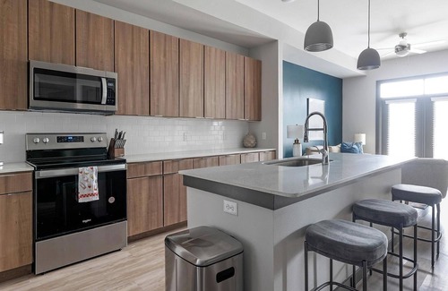 Buda Apartment | Landing | Beautiful 1BD in Brooks Crossing