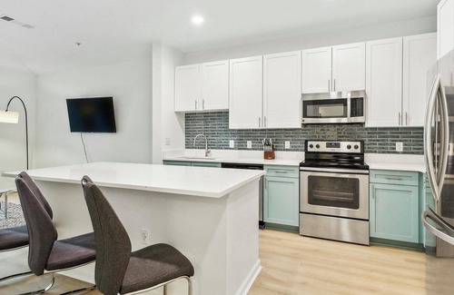 Eden Apartment | Landing | Beautiful 1BD, Pool, Clubhouse