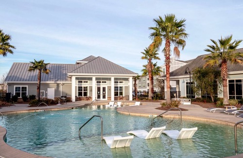 Eden Apartment | Landing | Beautiful 1BD, Pool, Clubhouse