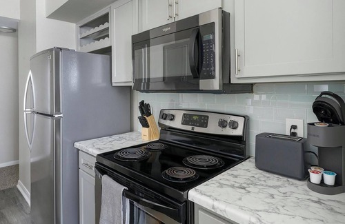 Briarforest Apartment | Landing | Beautiful 2BD, Gym, Pool