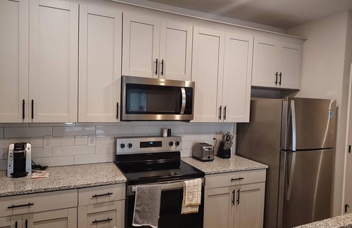 Newberry Apartment | Landing | Beautiful 2BD, Pool, Gym