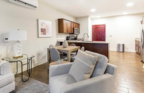 Overland Park Apartment | Landing | Beautiful 3BD, Clubhouse, Gym