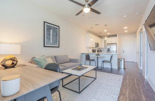 Wetmore Apartment | Landing | Chic 1BD, Clubhouse, Gym