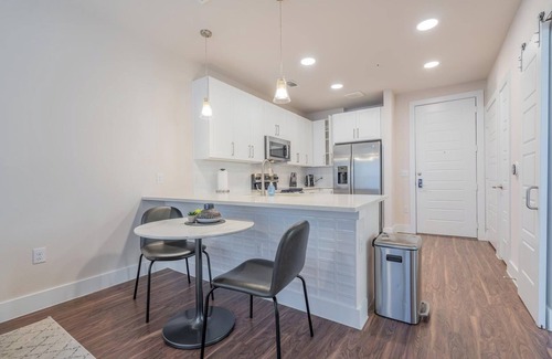 Wetmore Apartment | Landing | Chic 1BD, Clubhouse, Gym