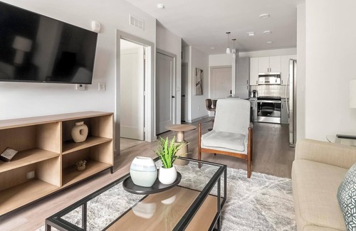 Springfield Apartment | Landing | Chic 1BD, Gym, Courtyard