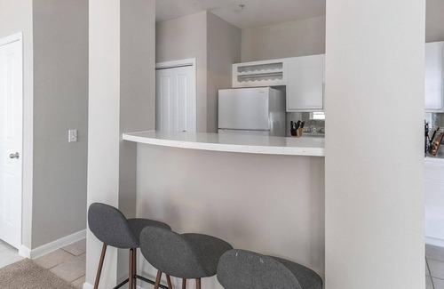 Briarforest Apartment | Landing | Chic 1BD, Pool, Gym