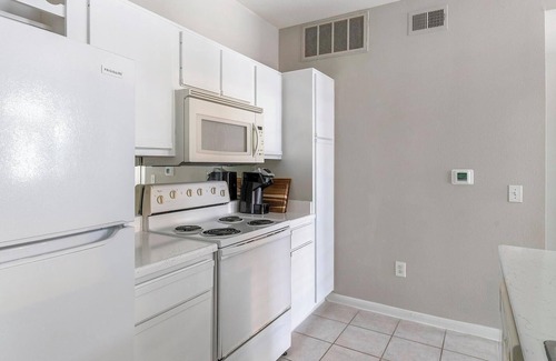 Briarforest Apartment | Landing | Chic 1BD, Pool, Gym