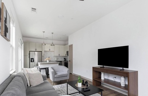 Fort Worth Apartment | Landing | Chic 1BD, Yoga Studio, Pool