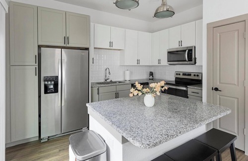 Fort Worth Apartment | Landing | Chic 1BD, Yoga Studio, Pool