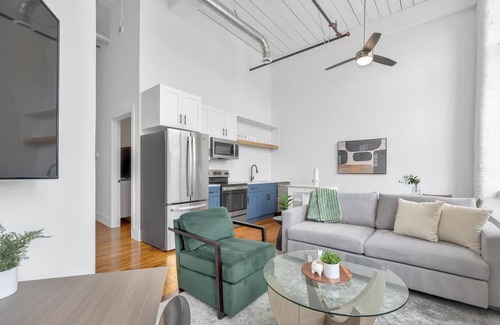 Greenville Apartment | Landing | Chic 2BD, Gym, Yoga Studio