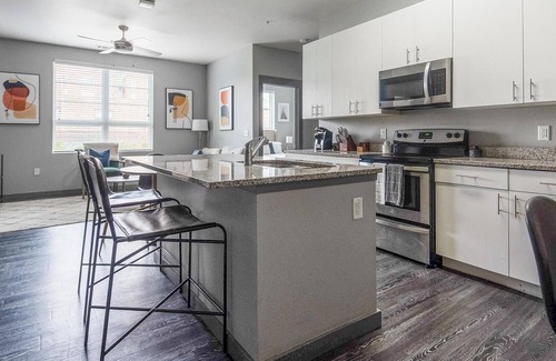 University District Apartment | Landing | Chic 4BD, Clubhouse, Pool