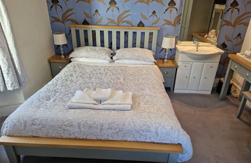 Lakeside House | Landing Cottage Guest House