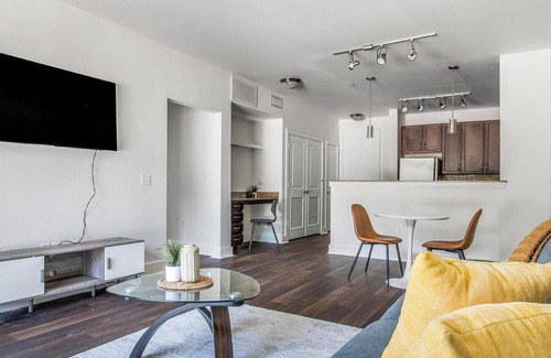 Irving Apartment | Landing | Incredible 1BD, Gym, Courtyard