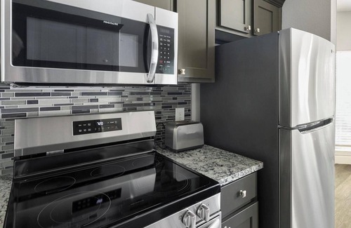 Richmond Apartment | Landing | Incredible 2BD, Gym, Clubhouse