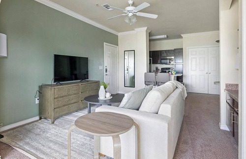 Riverpark West Apartment | Landing | Modern 1BD, Clubhouse, Pool