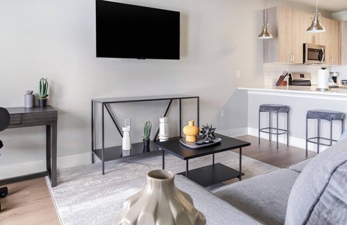 Fort Myers Apartment | Landing | Modern 1BD, Gym, Clubhouse