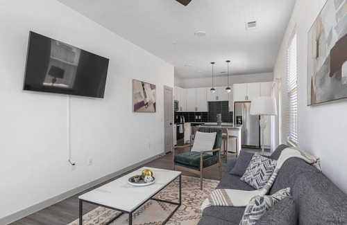 Fort Worth Apartment | Landing | Modern 1BD, Gym, Pool