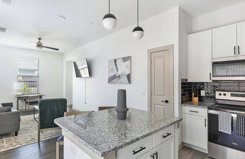 Fort Worth Apartment | Landing | Modern 1BD, Gym, Pool