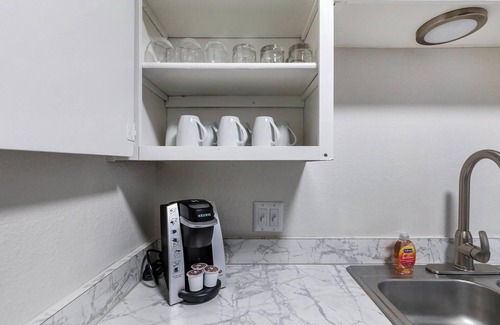 Denton Apartment | Landing | Modern 1BD, Pool, Courtyard
