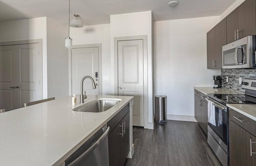 Vickery Meadow Apartment | Landing | Modern 2BD, Pool, Gym
