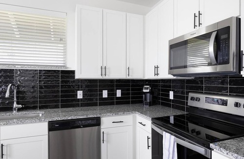 Fort Worth Apartment | Landing | Modern 2BD, Yoga Studio, Clubhouse
