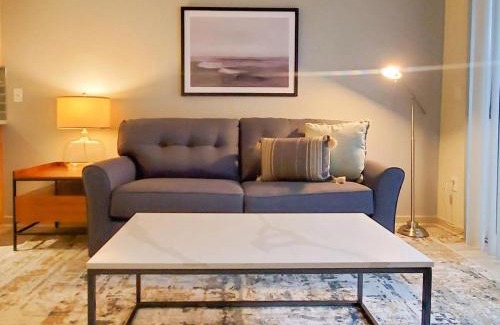 Highland Apartment | Landing Modern Apartment with Amazing Amenities (ID3007X09)