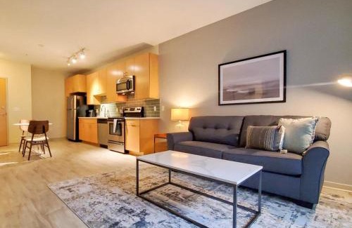 Highland Apartment | Landing Modern Apartment with Amazing Amenities (ID3007X09)