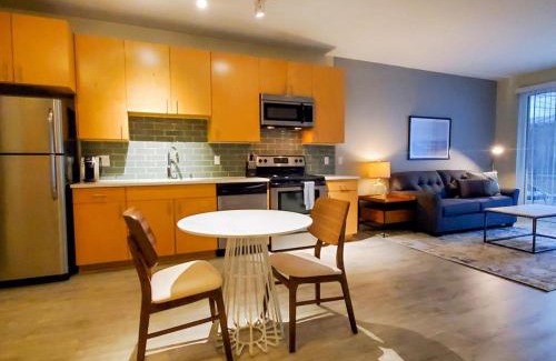 Highland Apartment | Landing Modern Apartment with Amazing Amenities (ID3007X09)