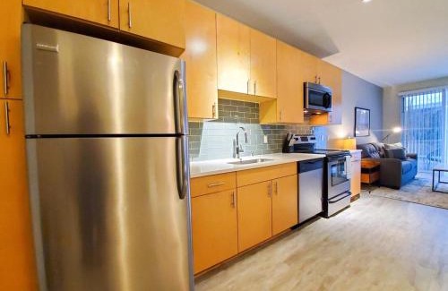 Highland Apartment | Landing Modern Apartment with Amazing Amenities (ID3007X09)