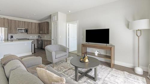 Katy Apartment | Landing - Modern Apartment with Amazing Amenities (ID1403X412)
