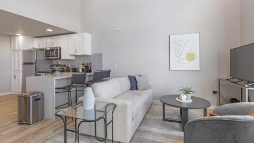 Old Southwest Apartment | Landing Modern Apartment with Amazing Amenities (ID9653X86)