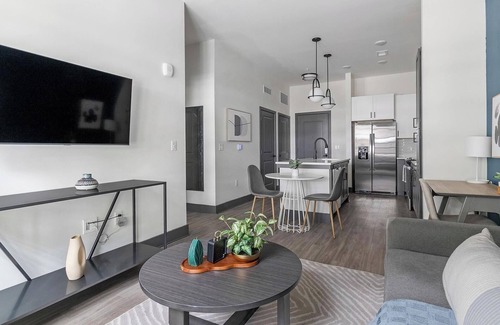 Southbank Apartment | Landing | Spectacular 1BD, Rooftop Lounge, Gym